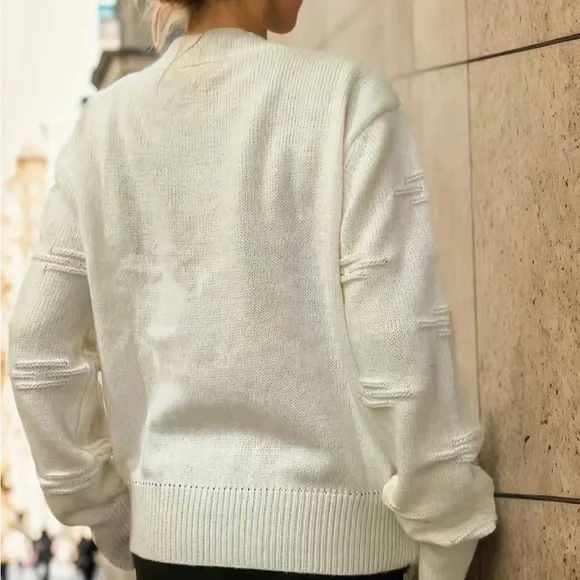 NWOT Pearl Halloween jolly rogers skull and cross bones cream sweater - Picture 4 of 6